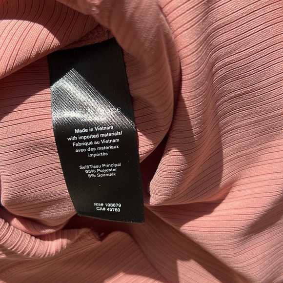 🩷 Host Pink 🩷Rag & bone beautiful v neck top. - Picture 5 of 5